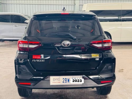 TOYOTA RAIZE ឆ្នាំ2023 ធានាឡានទឹកថ្នាំហ្សុីនមួយជុំធានាឡានឆ្វេងហ្សុីនចូលតាមក្រុមហ៊ុន