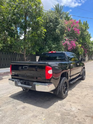Toyota Tundra ឆ្នាំ2015 ប៉ុង2 ក្រដាសពន្ធ ធានាឡានស្អាត