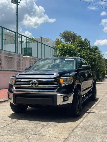 Toyota Tundra ឆ្នាំ2015 ប៉ុង2 ក្រដាសពន្ធ ធានាឡានស្អាត