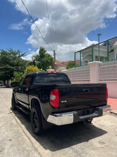 Toyota Tundra ឆ្នាំ2015 ប៉ុង2 ក្រដាសពន្ធ ធានាឡានស្អាត