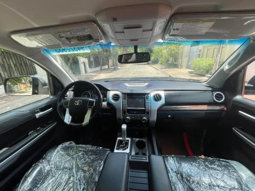 Toyota Tundra ឆ្នាំ2015 ប៉ុង2 ក្រដាសពន្ធ ធានាឡានស្អាត