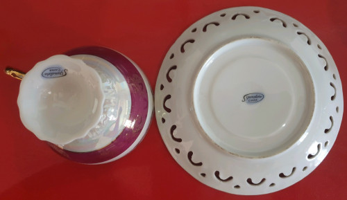 YAMATAKE vintage porcelain Footed tea/coffee Cup & Saucer-red rust with gold bands pattern