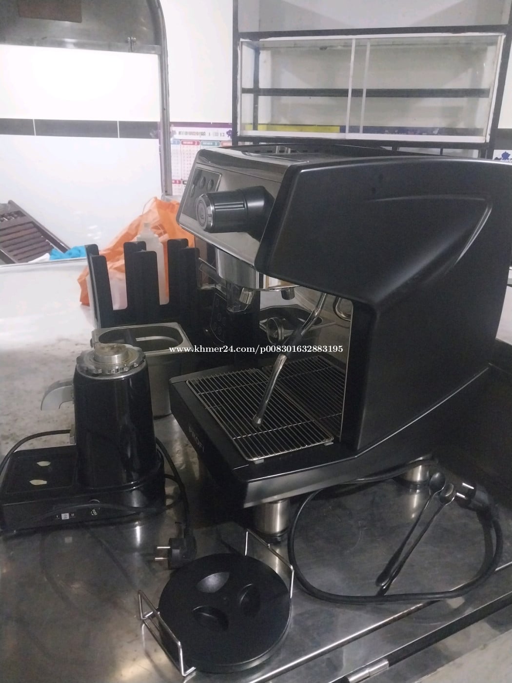 ទូកាហ្វេនឹងម៉ាស៊ីនកាហ្វេ