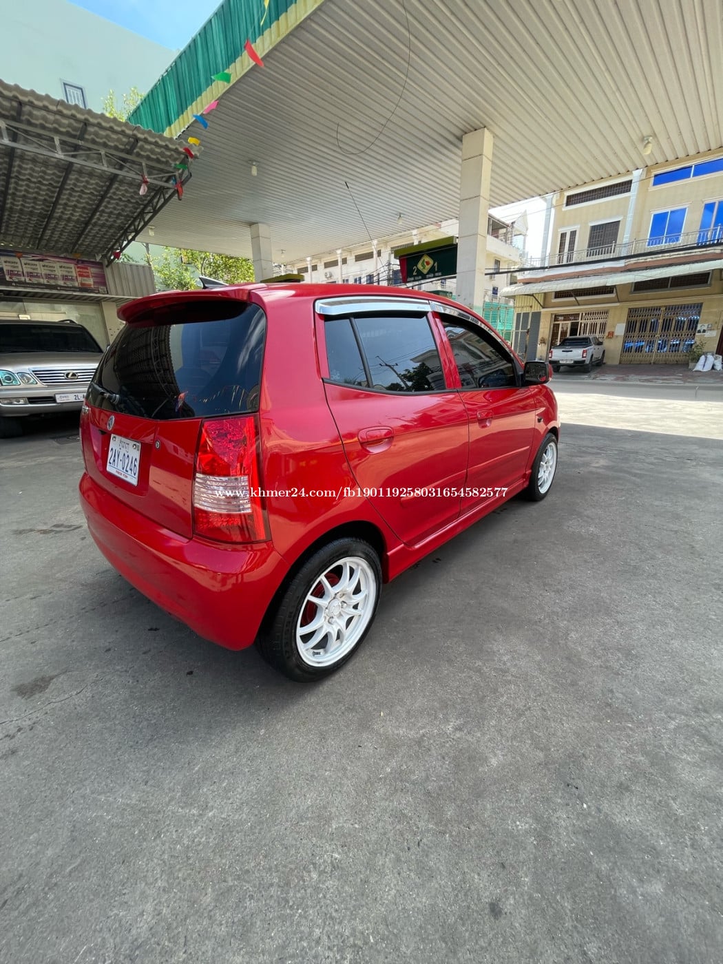 ឡានថ្មីចាក់សាំងជិះ
