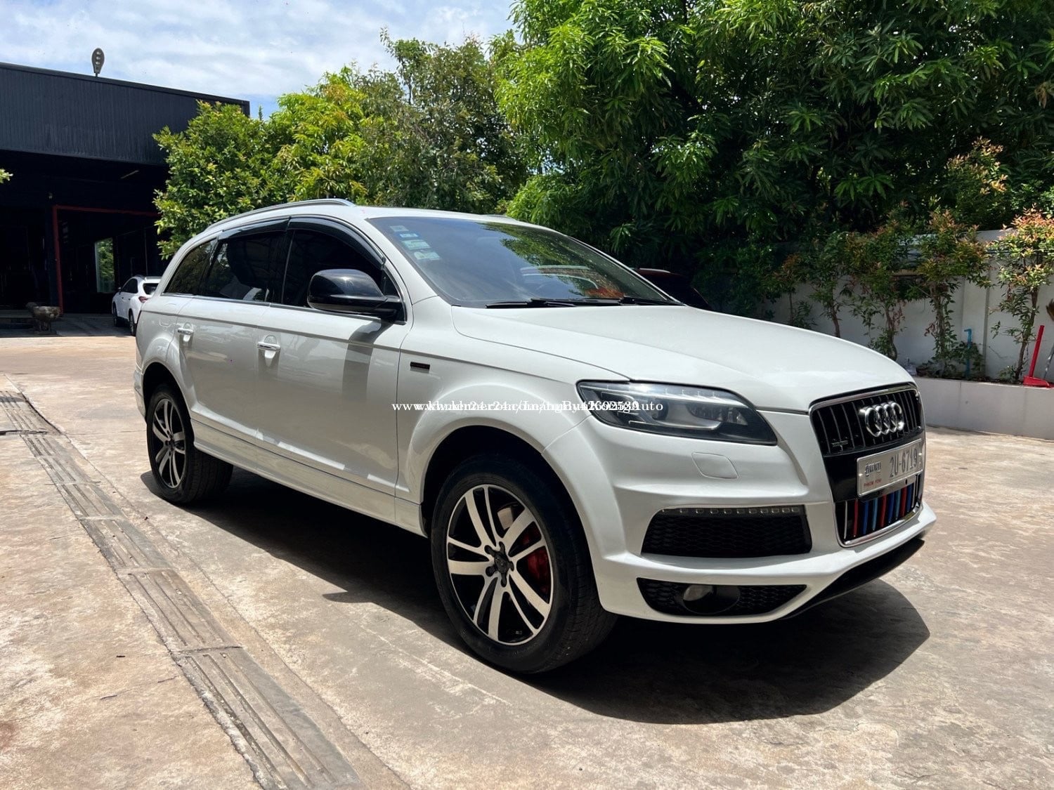 Audi q7 012 ប្រើសាំង