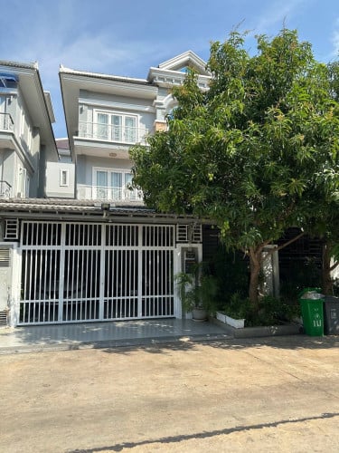 វីឡាភ្លោះលក់បន្ទាន់