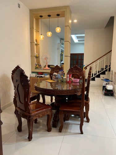 វីឡាភ្លោះលក់បន្ទាន់