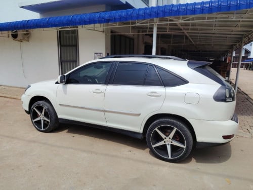 ឡានជួលនៅក្រុងបាវិត(木牌出租车）