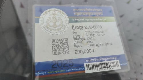ឡានដឹកទំនិញមិនទាន់ផ្ទុកទំនិញ ម៉ាស៊ីនថ្មីស្រឡាង។ ចុះបញ្ជីនៅឆ្នាំ ២០២៥។