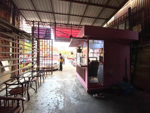 ផ្ទះអាជីវកម្ម នៅទល់មុខពេទ្យលោកសង្ឃ
