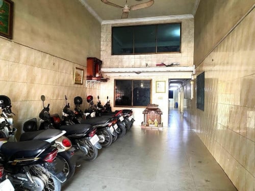 ផ្ទះអាជីវកម្ម នៅទល់មុខពេទ្យលោកសង្ឃ