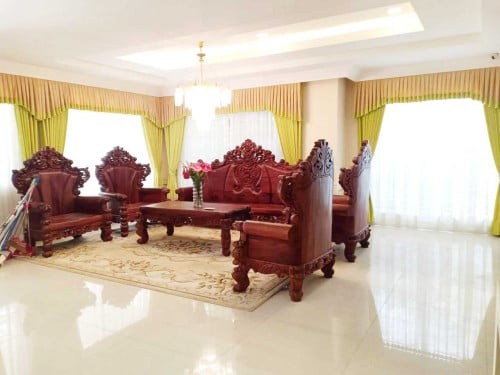 វីឡាឃ្វីនសម្រាប់លក់​ នៅក្នុងបុរីប៉េងហួតបឹងស្នោរ
