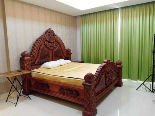 វីឡាឃ្វីនសម្រាប់លក់​ នៅក្នុងបុរីប៉េងហួតបឹងស្នោរ