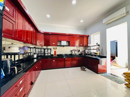 ផ្ទះវីឡាទោលកែង លក់បន្ទាន់ ដីធំ សង្កាត់គោកឃ្លាង ខណ្ឌសែនសុខ រាជធានីភ្នំពេញ