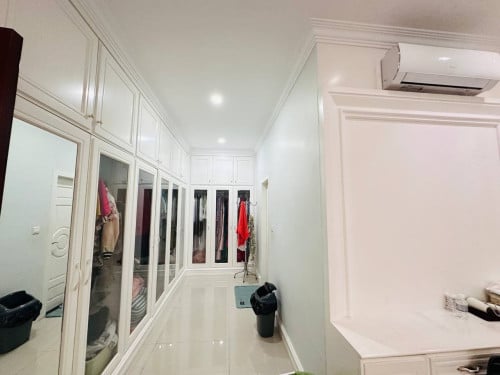 ផ្ទះវីឡាទោលកែង លក់បន្ទាន់ ដីធំ សង្កាត់គោកឃ្លាង ខណ្ឌសែនសុខ រាជធានីភ្នំពេញ