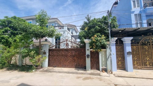 លក់វីឡា ស្ថិតក្នុងភូមិគេាកឃ្លាង សង្កាត់គេាកឃ្លាងខ័ណ្ឌសែនសុខ ជិតផ្សារឈូកមាស  វត្តសំរេាងអណ្តែត