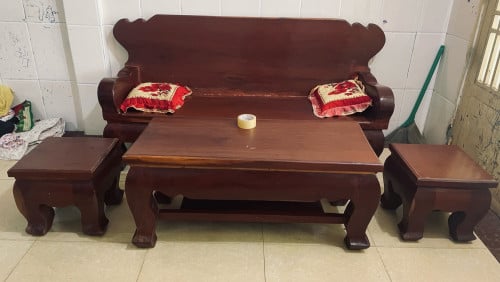 តុសាឡុង ឈើផ្ចឹក