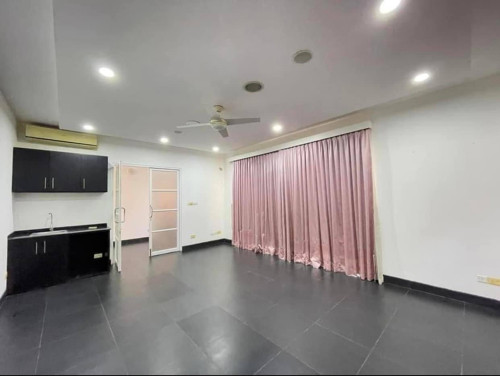 វីឡាអាងទឹកសំរាប់ជួលនៅទួលគោក