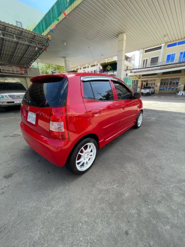 ឡានថ្មីចាក់សាំងជិះ