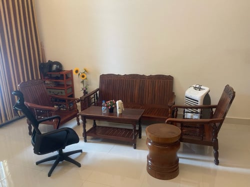លក់សាឡុងឈើ នាងនួន លាងឈើកូនកន្លឹងតិច