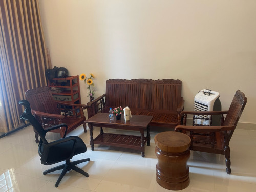 លក់សាឡុងឈើ នាងនួន លាងឈើកូនកន្លឹងតិច