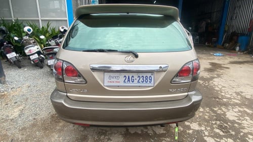ឡាន​ស្អាត​