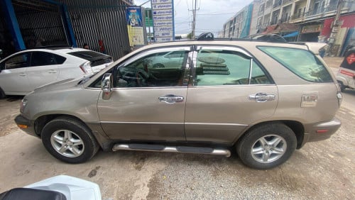 ឡាន​ស្អាត​