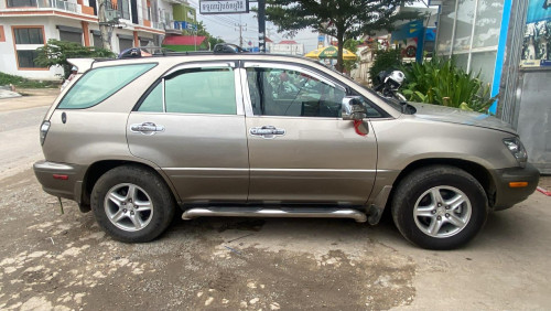 ឡាន​ស្អាត​