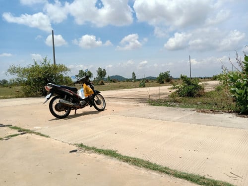 ដីលក់ កែងផ្លូវ20m