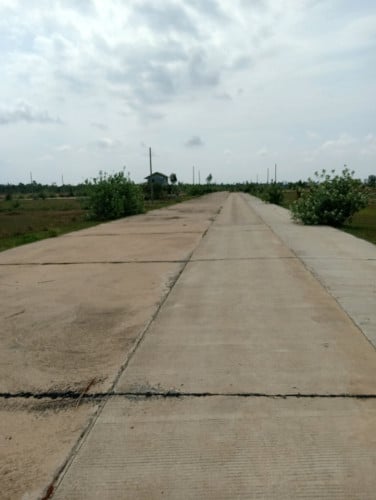 ដីលក់ កែងផ្លូវ20m
