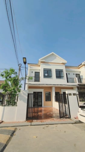 បង់320$មួយខែ ប្លង់រឹង ផ្ទះកែង2m
