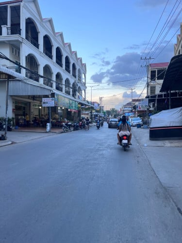 ផ្ទះលក់បន្ទាន់ ទីតាំង ក្រុងភ្នំពេញ ជិតវត្តទួល ទីតាំងអូអរ រកសុីបាន ទំហំ: 4.1m x 12m ប្លងរឹង