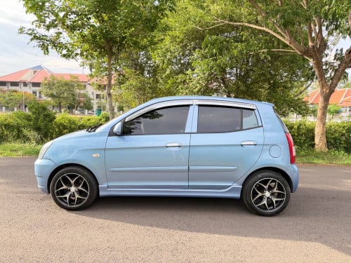 ឡានលក់ឆ្នាំ០៦​ ហ្វូល4900$​ ចរចារ