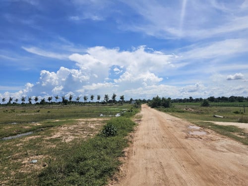 ដីលក់ 5000$ ផ្ទេរសិទ្ធលើអ្នកទិញ