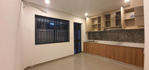 សបហោសជីបម៉ុង598 លក់បន្ទាប់