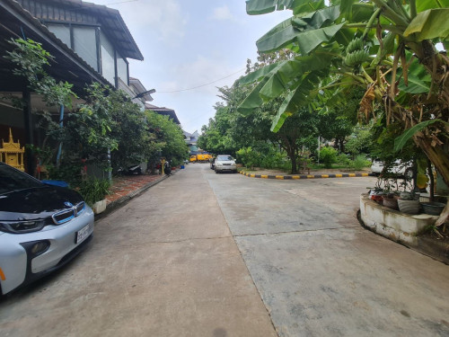 ផ្ទះសំរាប់លក់ បុរី 999 ជិតផ្លូវ 371ងាយស្រួលរស់នៅ ស្ងប់ស្ងាត់