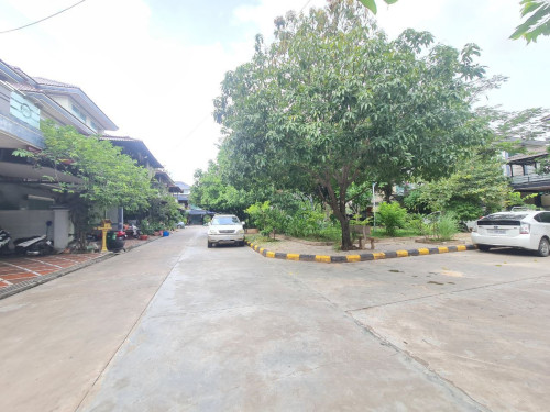 ផ្ទះសំរាប់លក់ បុរី 999 ជិតផ្លូវ 371ងាយស្រួលរស់នៅ ស្ងប់ស្ងាត់