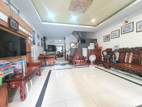 ផ្ទះសំរាប់លក់ បុរី 999 ជិតផ្លូវ 371ងាយស្រួលរស់នៅ ស្ងប់ស្ងាត់
