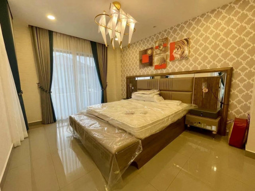 ឃ្វីនB សម្រាប់លក់ | Queen B for sale (បុរីជីបម៉ុងលែន 50ម៉ែត្រ)