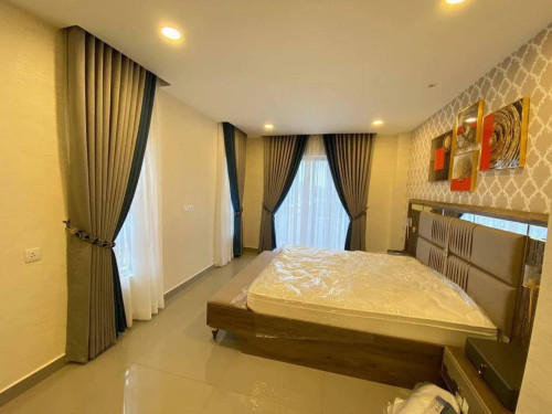 ឃ្វីនB សម្រាប់លក់ | Queen B for sale (បុរីជីបម៉ុងលែន 50ម៉ែត្រ)