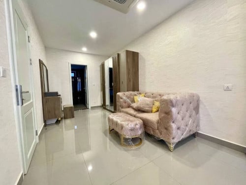 ឃ្វីនB សម្រាប់លក់ | Queen B for sale (បុរីជីបម៉ុងលែន 50ម៉ែត្រ)