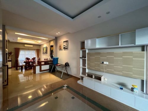 #forsale វីឡាភ្លោះ លក់ នៅក្នុងបុរីប៉េងហួតបឹងស្នោរ ( គម្រោង ផ្លាទីនីម)
