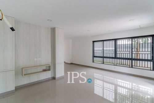 #FORSALE🏠 វីឡាភ្លោះ 4 បន្ទប់គេង -​📍ជីបម៉ុង Landmark 60M, ភ្នំពេញ