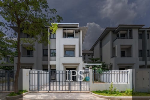 #FORSALE🏠 វីឡាភ្លោះ 4 បន្ទប់គេង -​📍ជីបម៉ុង Landmark 60M, ភ្នំពេញ