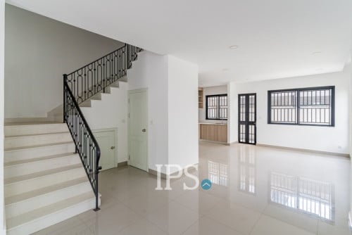 #FORSALE🏠 វីឡាភ្លោះ 4 បន្ទប់គេង -​📍ជីបម៉ុង Landmark 60M, ភ្នំពេញ