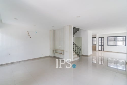 #FORSALE🏠 វីឡាភ្លោះ 4 បន្ទប់គេង -​📍ជីបម៉ុង Landmark 60M, ភ្នំពេញ
