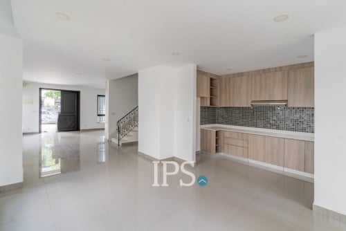 #FORSALE🏠 វីឡាភ្លោះ 4 បន្ទប់គេង -​📍ជីបម៉ុង Landmark 60M, ភ្នំពេញ
