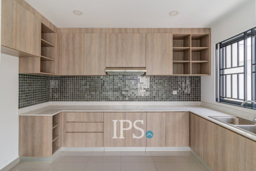 #FORSALE🏠 វីឡាភ្លោះ 4 បន្ទប់គេង -​📍ជីបម៉ុង Landmark 60M, ភ្នំពេញ