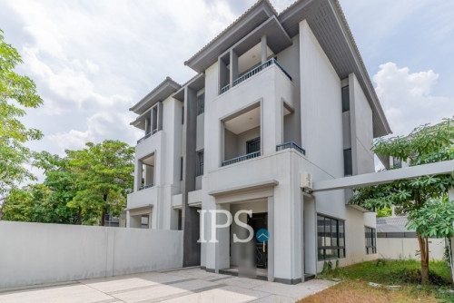 #FORSALE🏠 វីឡាភ្លោះ 4 បន្ទប់គេង -​📍ជីបម៉ុង Landmark 60M, ភ្នំពេញ