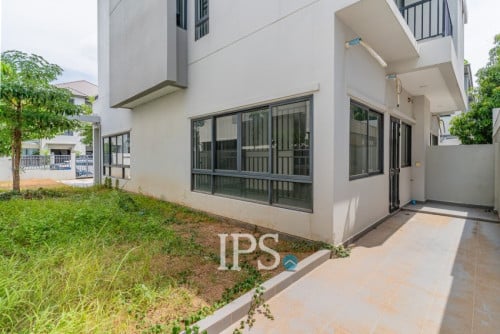 #FORSALE🏠 វីឡាភ្លោះ 4 បន្ទប់គេង -​📍ជីបម៉ុង Landmark 60M, ភ្នំពេញ